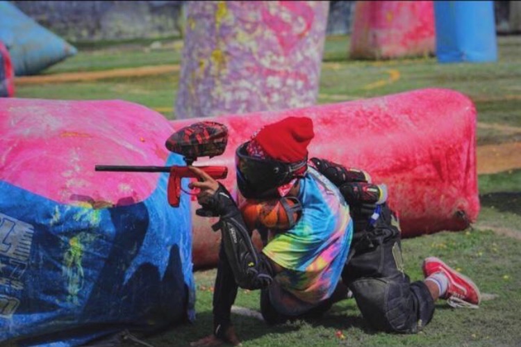 player shooting paintball gun